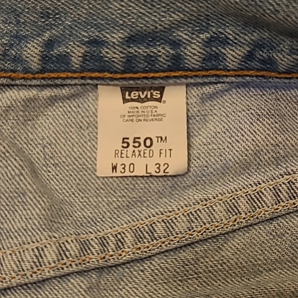 Vintage Levi's 550 Relaxed Fit Light Blue Jeans - Picture 4 of 9